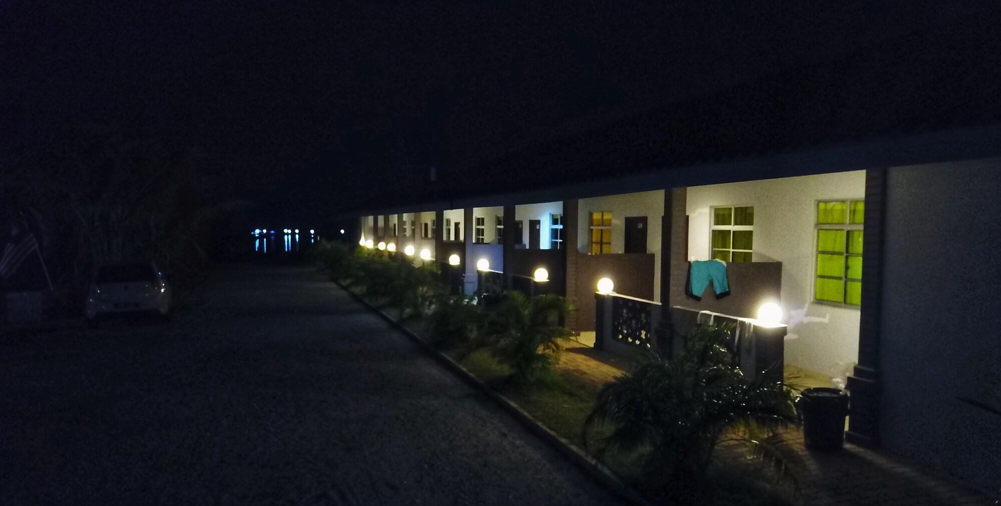 Penarak Bamboo Beach Motel Kuah Luaran gambar
