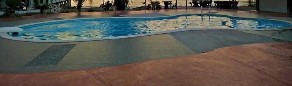 Penarak Bamboo Beach Motel Kuah Luaran gambar