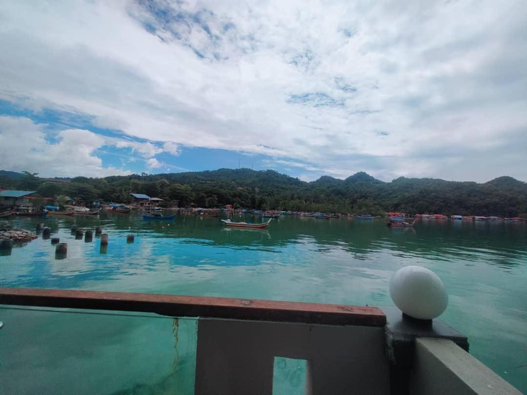 Penarak Bamboo Beach Motel Kuah Luaran gambar