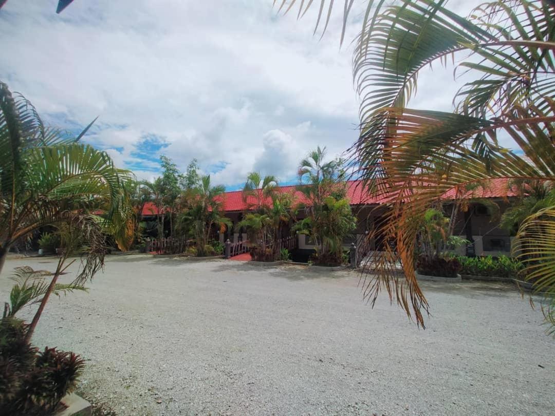 Penarak Bamboo Beach Motel Kuah Luaran gambar