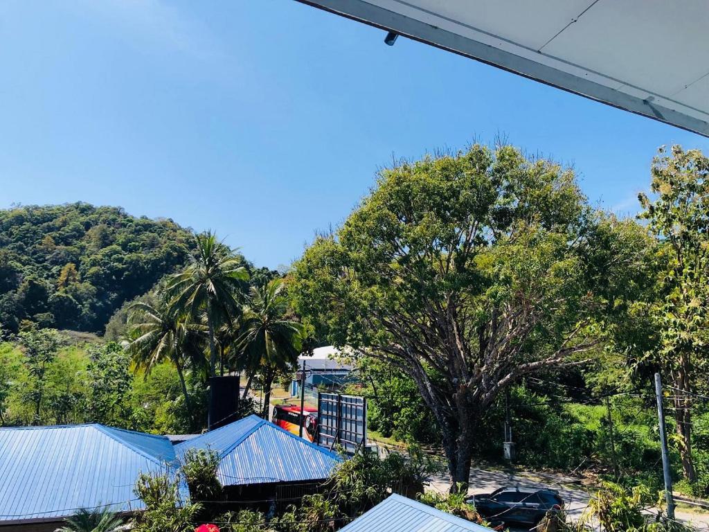 Penarak Bamboo Beach Motel Kuah Luaran gambar