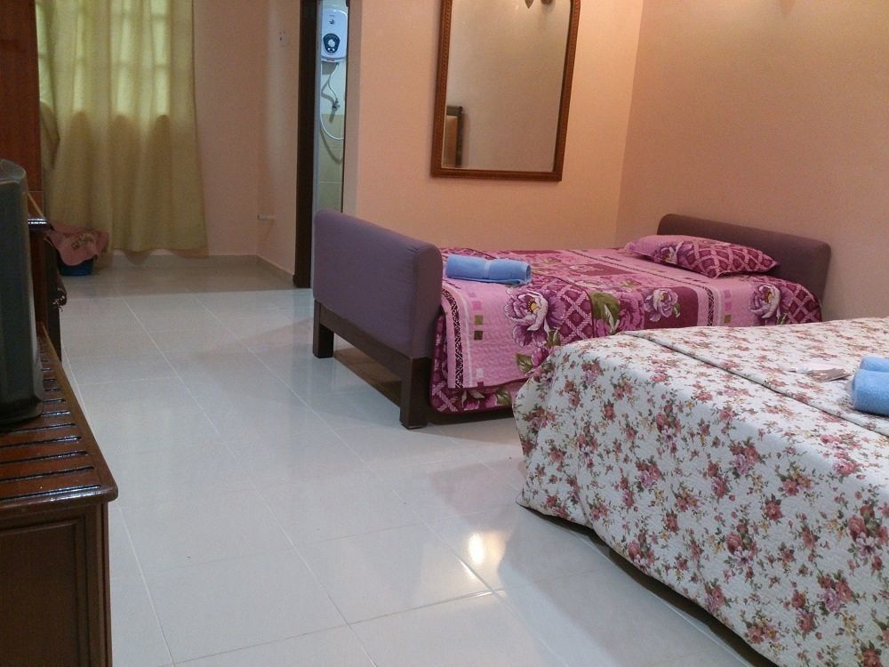Penarak Bamboo Beach Motel Kuah Luaran gambar
