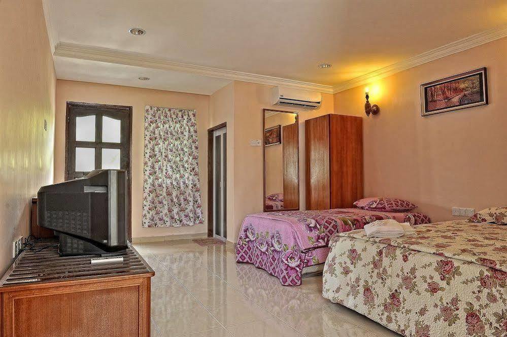 Penarak Bamboo Beach Motel Kuah Luaran gambar