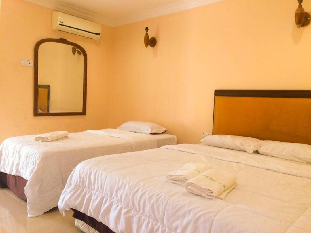 Penarak Bamboo Beach Motel Kuah Luaran gambar